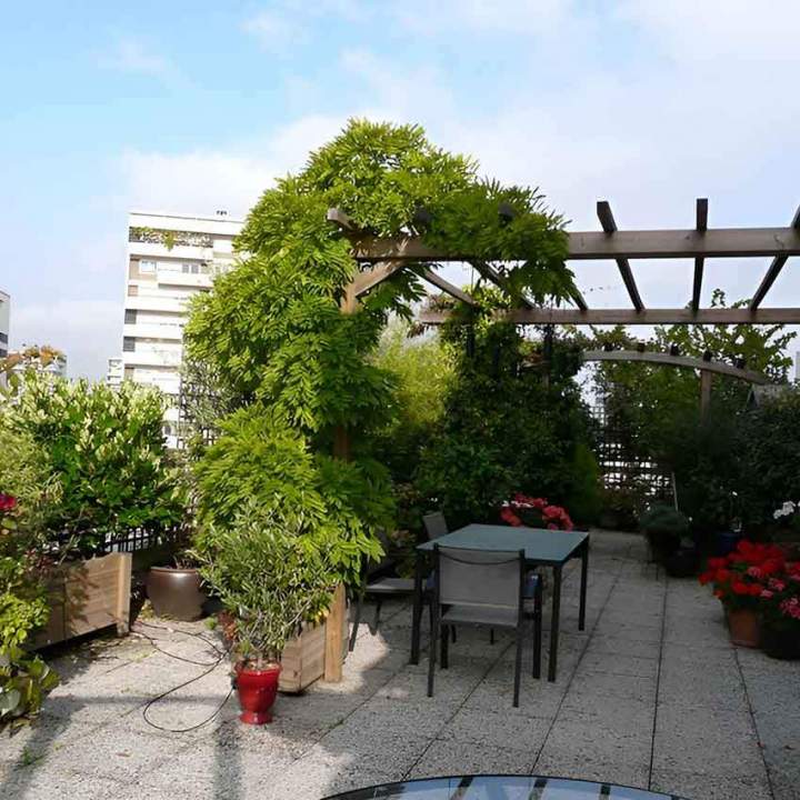 Sublimez votre extérieur avec notre menuiserie sur mesure.